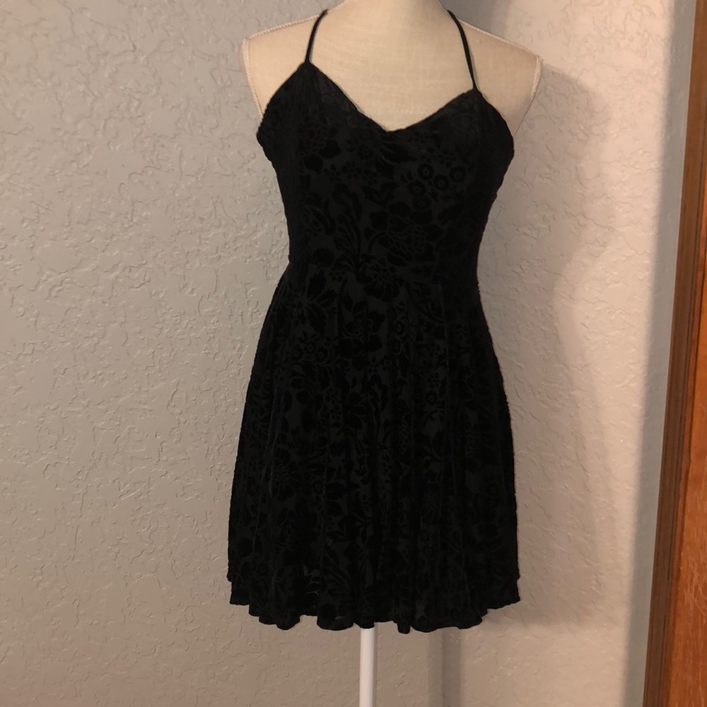 Velvet patterned black dress